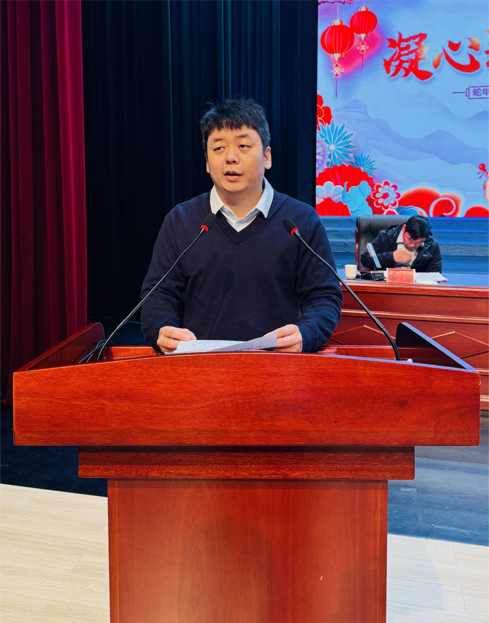優(yōu)秀員工代表發(fā)言.jpg